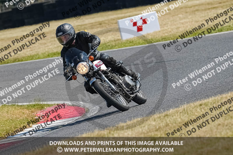 cadwell park;cadwell park photographs;cadwell trackday photographs;enduro digital images;event digital images;eventdigitalimages;peter wileman photography;racing digital images;trackday digital images;trackday photos